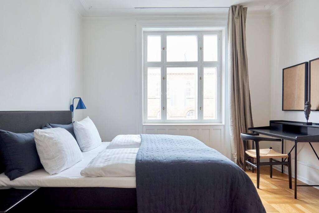 קופנהגן Spacious 3 Bedroom Manor Flat Next To Tivoli מראה חיצוני תמונה