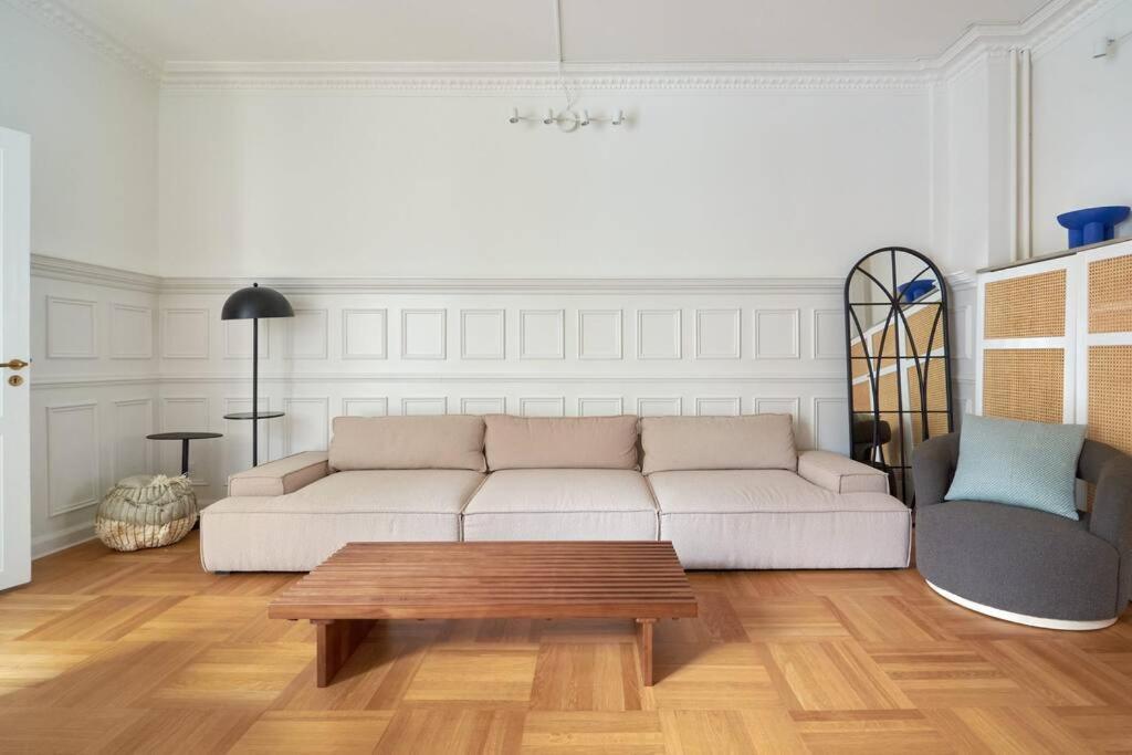 קופנהגן Spacious 3 Bedroom Manor Flat Next To Tivoli מראה חיצוני תמונה