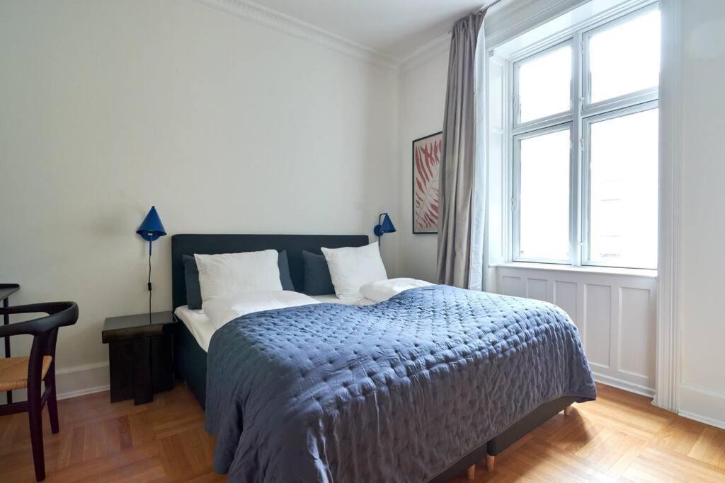 קופנהגן Spacious 3 Bedroom Manor Flat Next To Tivoli מראה חיצוני תמונה