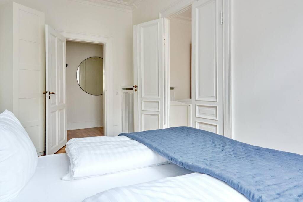 קופנהגן Spacious 3 Bedroom Manor Flat Next To Tivoli מראה חיצוני תמונה