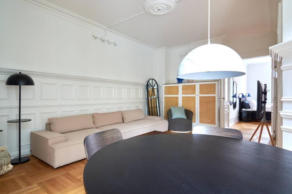 קופנהגן Spacious 3 Bedroom Manor Flat Next To Tivoli מראה חיצוני תמונה